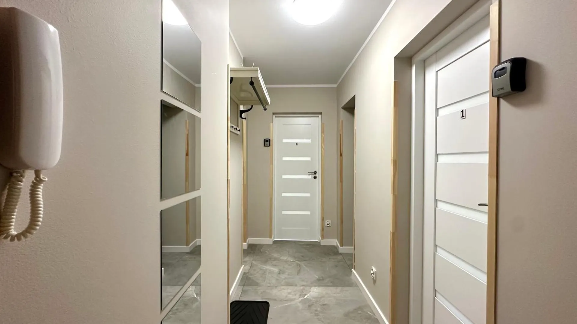 Mmrent Leaf Room غدانسك بولندا